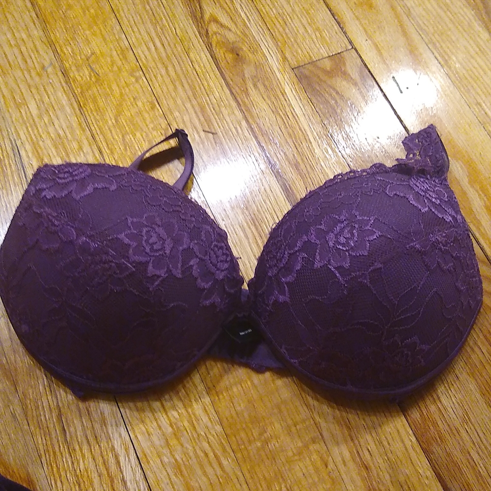 Fredericks of Hollywood Y2K era purple lace bra